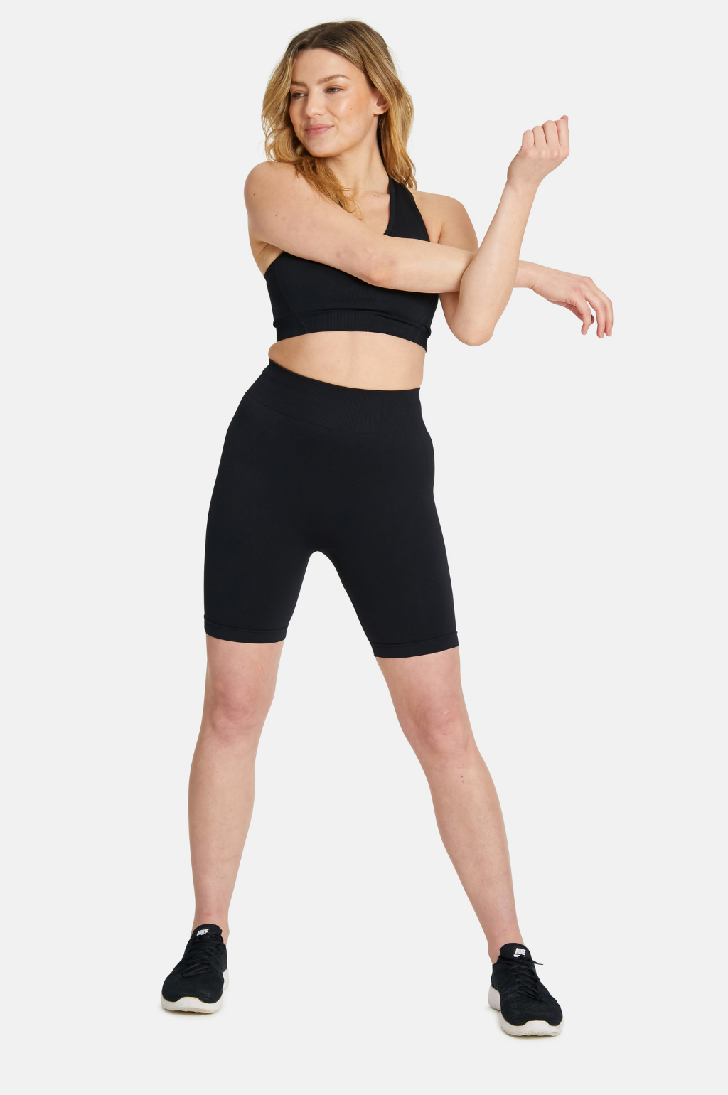 Seamless Compression Shorts in Black